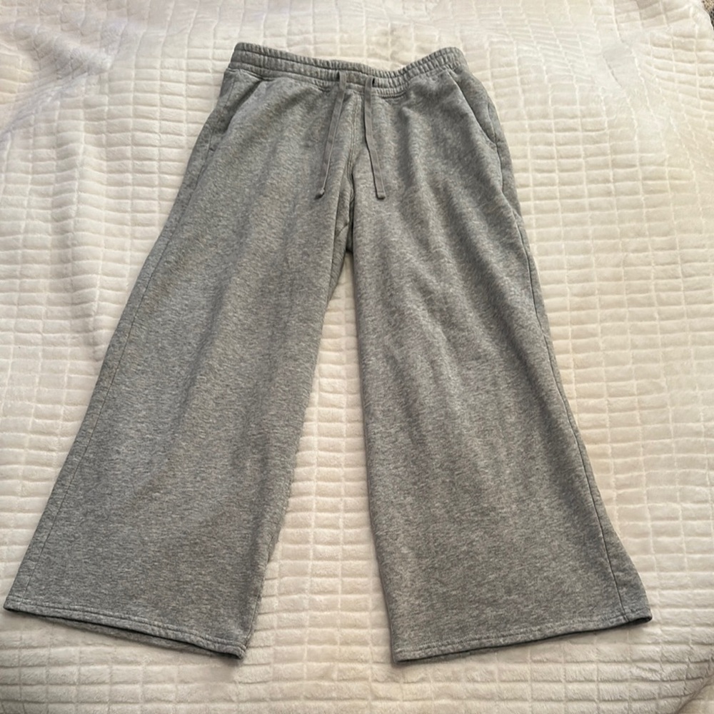 Gray Women’s Wide-Leg Sweatpants